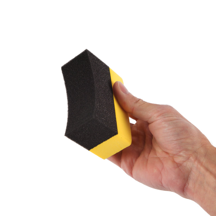 Applicateur courbé pour brillance des pneus
