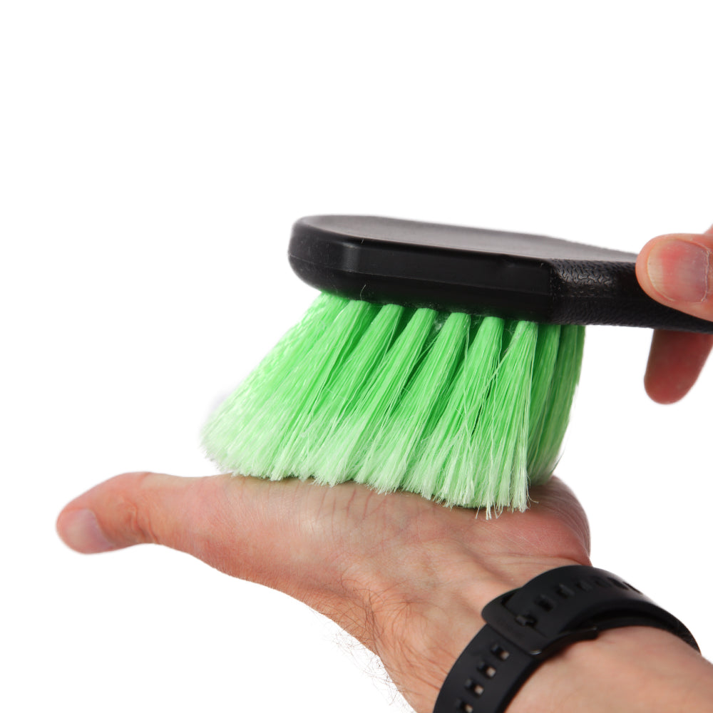 Brosse pour roues et ailes