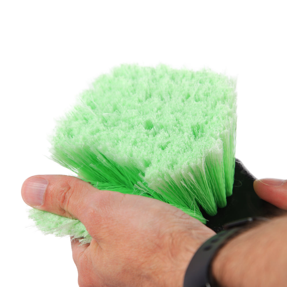 Brosse pour roues et ailes